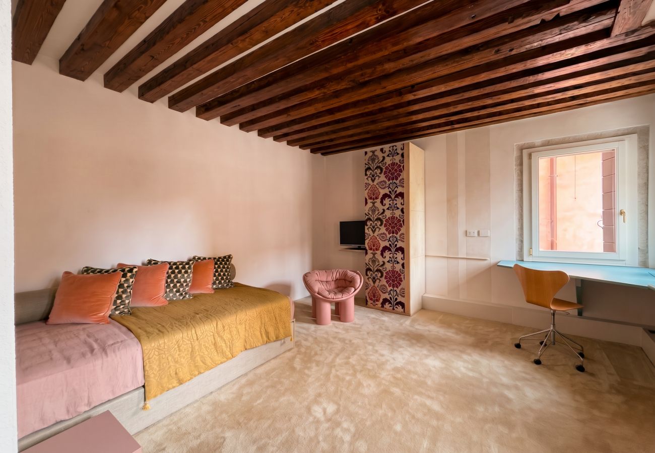 Appartamento a Dorsoduro - Ca’ Cinzia | Venetian Design Home & Canal View