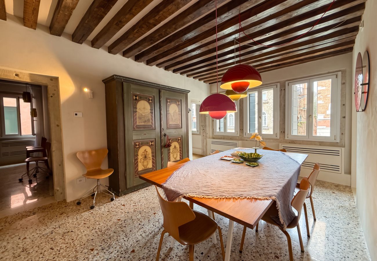 Appartamento a Dorsoduro - Ca’ Cinzia | Venetian Design Home & Canal View