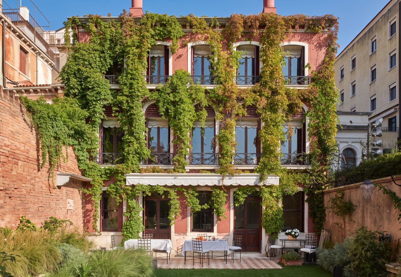 Villa a Venezia - VILLA SERENISSIMA - GRAND CANAL GARDEN VILLA