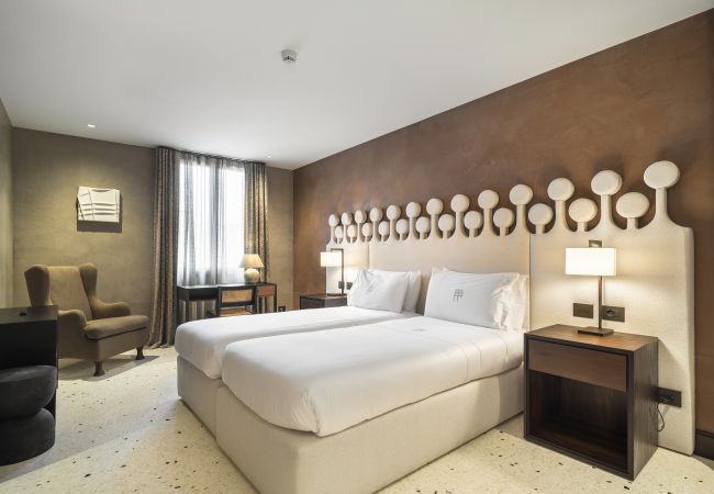 Apartment in Venezia - Artista | Contemporary Design & Marble Bathroom