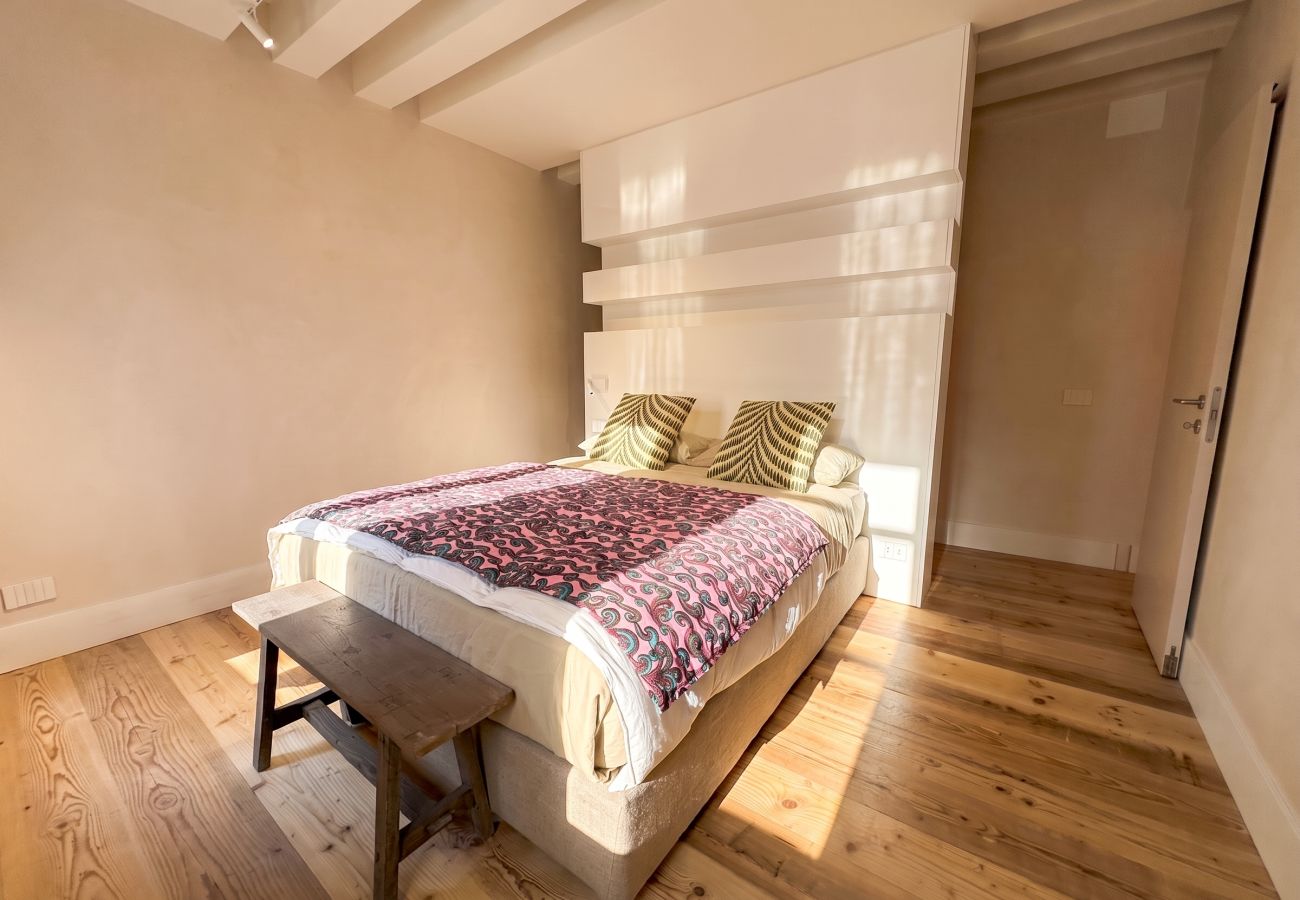 Apartment in Dorsoduro - Ca’ Cinzia | Venetian Design Home & Canal View