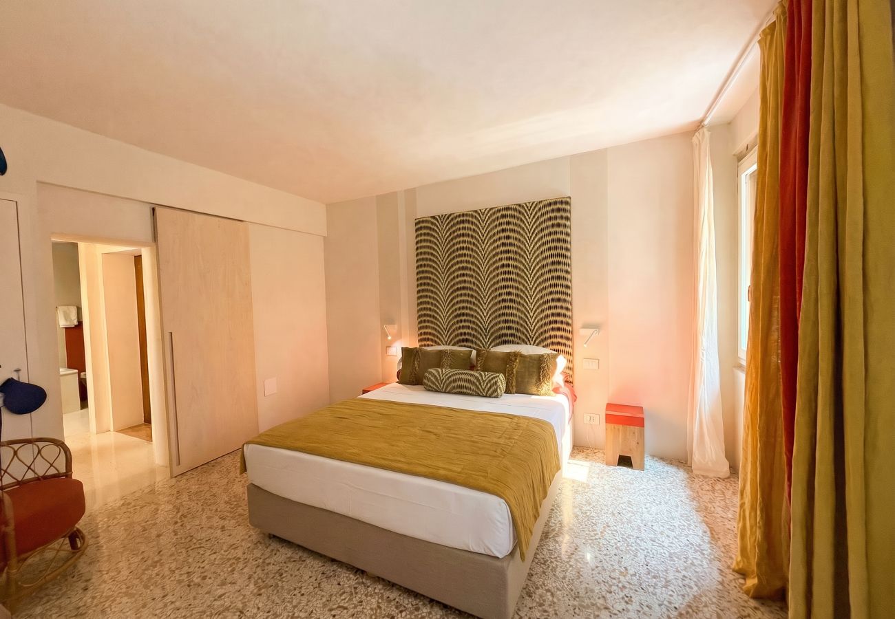 Apartment in Dorsoduro - Ca’ Cinzia | Venetian Design Home & Canal View