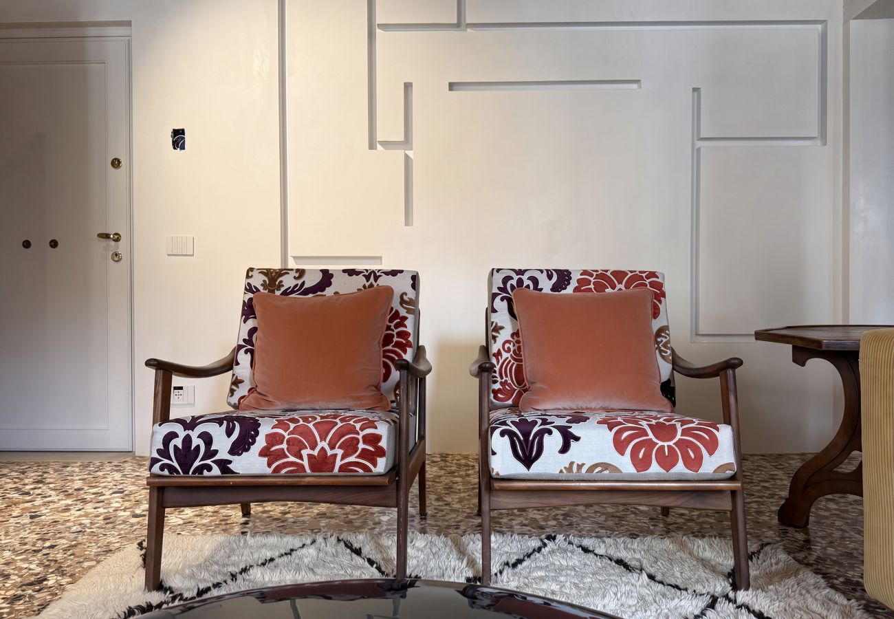 Apartment in Dorsoduro - Ca’ Cinzia | Venetian Design Home & Canal View