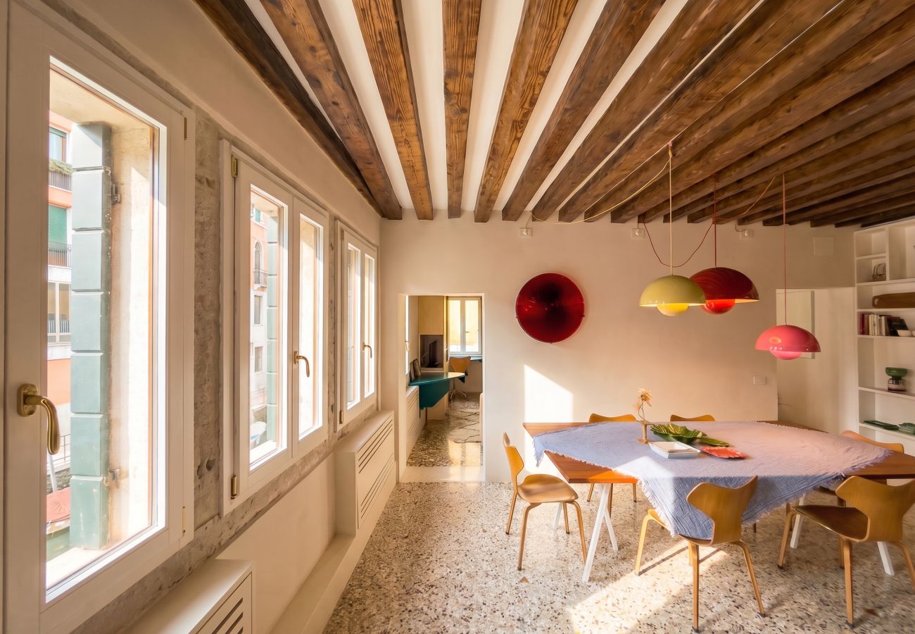 Apartment in Dorsoduro - Ca’ Cinzia | Venetian Design Home & Canal View