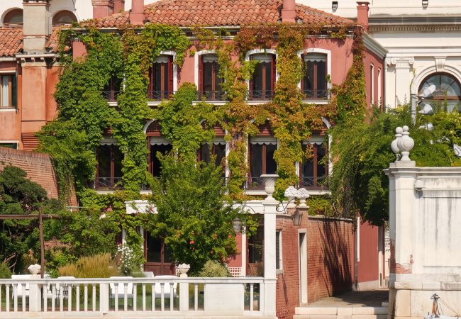 Villa/Dettached house in Venezia - VILLA SERENISSIMA - GRAND CANAL GARDEN VILLA
